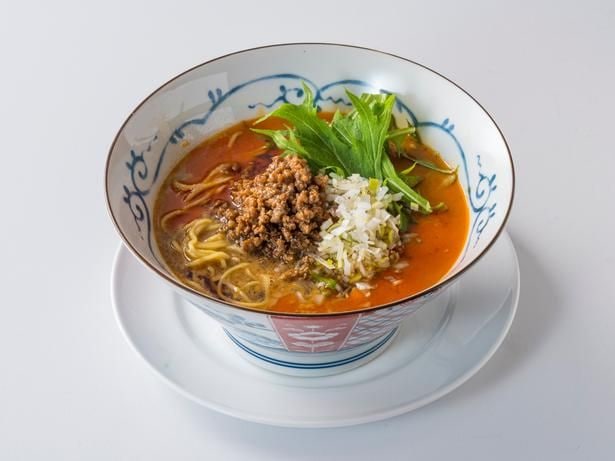「白胡麻担々麺」(1298円)。白胡麻の濃厚なコクと香りが口いっぱいに広がる人気メニュー