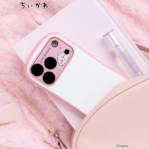 「ちいかわ iFace 強化ガラス カメラレンズプロテクター」(2200円)、「ちいかわ/うにうに」デザイン