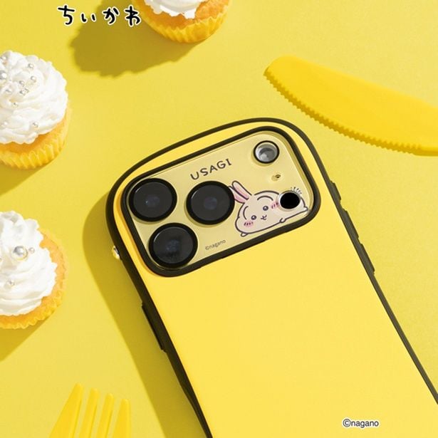 「ちいかわ iFace 強化ガラス カメラレンズプロテクター」(2200円)、「うさぎ/うにうに」デザイン