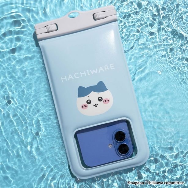 「ちいかわ/DIVAID フローティング防水ケース」(2970円)、「ハチワレ/フェイス」デザイン