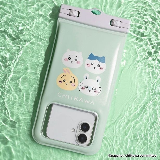 「ちいかわ/DIVAID フローティング防水ケース」(2970円)、「集合/フェイス」デザイン