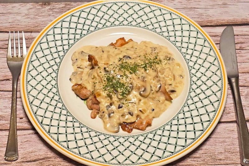 豚薄切りの出汁クリームソース・フォーク