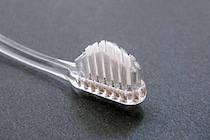 大好きな彼女だけれど「口臭がひどい」　悩む男性に助言が続々