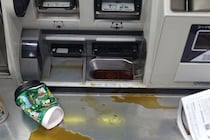 大阪・花園町駅の全券売機がコーヒーで浸水し乗客が悲鳴　鉄道会社は「様子を見る」と回答