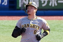 掛布雅之氏、阪神・佐藤輝明の送球エラーが多い原因を分析　「ボールを捕ったときに…」