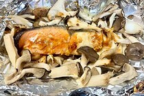 『けんた食堂』鮭ときのこは“包んで焼くだけ”　ホイル開けた瞬間がもう最高