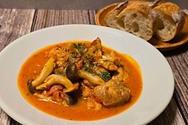 ハマごはんのフライパンだけで完成する「カリカリ塩チキン丼」が最高　シンプルだが一工夫した味