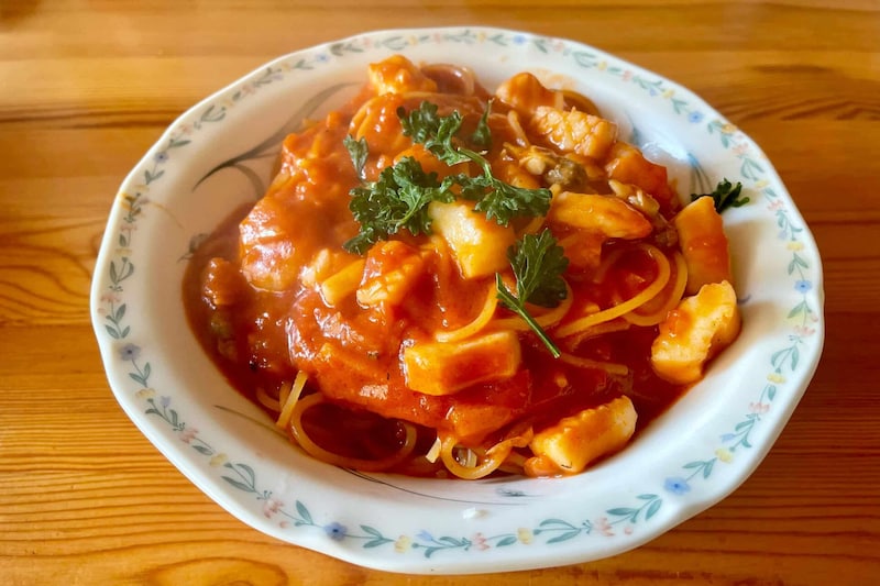 シーフードミックスで作る「簡単ペスカトーレ」 魚介の旨みがパスタによく絡む