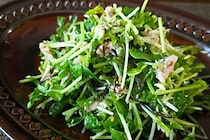豆苗は茹でずに生のまま食べて　「最強のおつまみサラダ」がやみつきすぎた