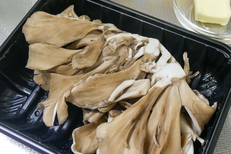 まいたけは“コレ”と一緒に焼くだけ 材料2つで完成する最高カリカリおつまみ