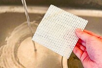 ダイソー、このシートに水をつけると…？　“まさかの用途”に大反響「これいい」