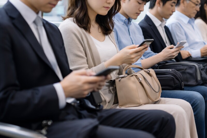 絶句…　電車で目撃したヤバい人たち　「電車の中ガラガラなのに…」