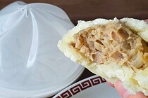 肉まんが“べちゃべちゃ”にならない　ダイソー「専用レンジ調理器」で蒸したてみたいにふっくら