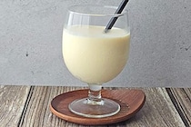 あのロングセラーアイスが激ウマのラッシーに！？　2つ混ぜるだけで衝撃の味