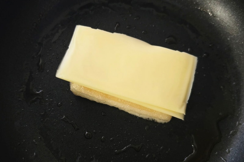 ベーコンチーズ餅・チーズ