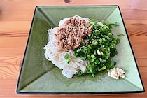 くまの限界食堂「ツナまぜそば」がヤバい美味さ　旨ダレが麺に絡んで箸が止まらない…