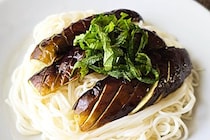 なすの揚げ浸しはもう“揚げない”　火を使わないから夏でもラクすぎた