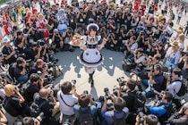 コミックマーケットで記者が覚えた過去にない「違和感」　一部の人気コスプレイヤーが姿を消し…