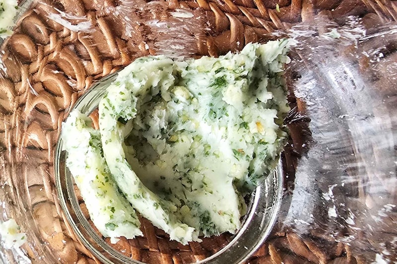 ガリバタチーズトースト・混ぜる