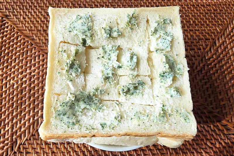 ガリバタチーズトースト・塗る