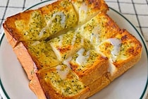 もうカロリーは気にしない！　甘じょっぱい「ガーリックトースト」がギルティすぎる