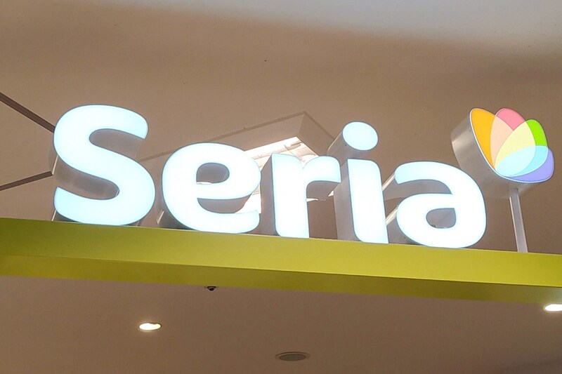 「すごく清潔」「神すぎる」 セリアで“1枚約2円”のコレが排水溝掃除を救う