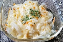 火を使わず作れるでんぼ氏の「玉ねぎチーズ焼き」　トロトロの新玉ねぎを丸ごと堪能