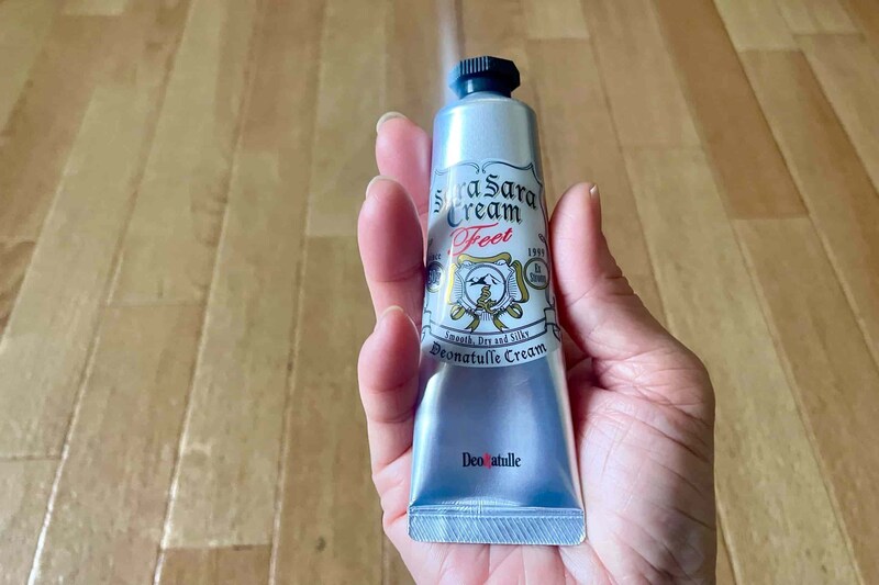デオナチュレ「足指さらさらクリーム」を試してみた　直塗りOKで使いやすい