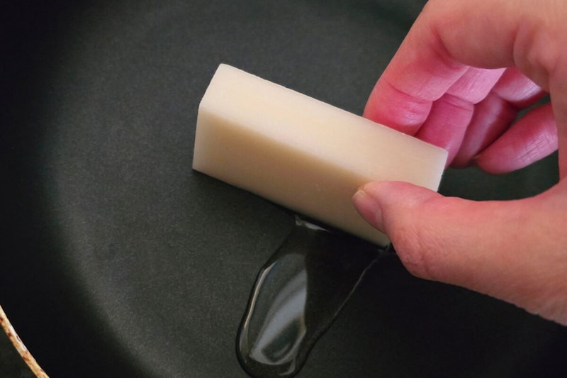 あまじょっぱいごま餅・餅