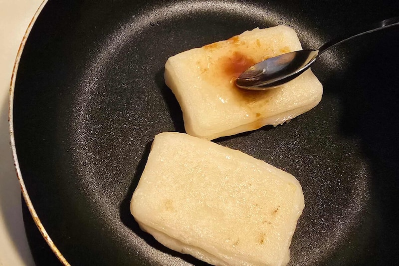 あまじょっぱいごま餅・調味料加える