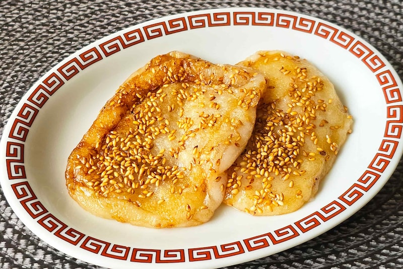 このウマさ、悪魔的… 餅×オイスターソースの「あまじょっぱいごま餅」が止まらない