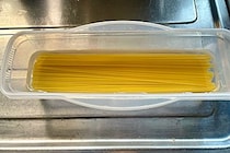 ダイソーで110円のコレ、週4パスタの私が4年愛用中　「鍋で茹でる」にはもう戻れない