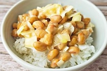 夏の納豆の食べ方、全部これでいい…　“コレ”混ぜたらご飯とそうめんも相性抜群