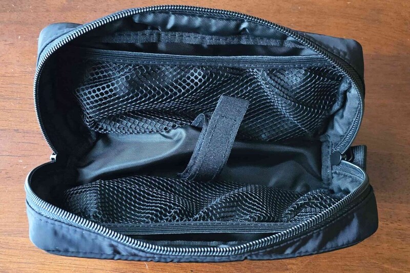 ポリエステルガジェットポーチ・中身