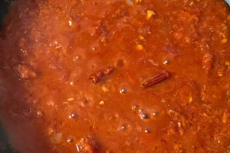 ツナトマトパスタ・赤唐辛子