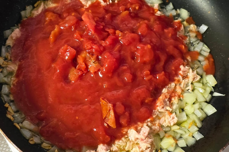 ツナトマトパスタ・トマト