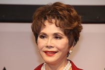 “愛犬の死”めぐり暴行か…デヴィ夫人が書類送検　示談成立しない場合の「罰金の可能性」を弁護士が解説