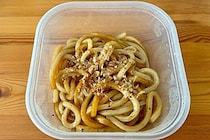 リュウジ氏の「虚無焼きうどん」は一皿68円　コスパ最強なのに衝撃の美味しさ…