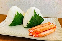 ギャル曽根の「カニカマの食べ方」が天才すぎた…　これは真似したい人多いはず