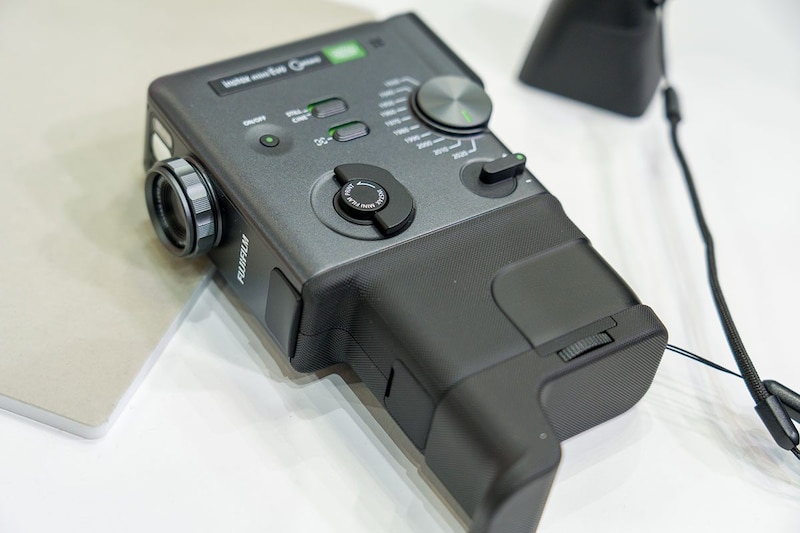 「ブラウン管かよ…」5.5万円の最新カメラなのに“叩いて直す”仕様　このぶっ飛んだ不便さがカメラ好きを狂わせる