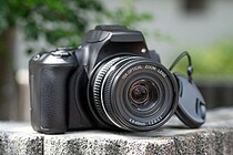 ドンキの「評価最悪デジカメ」を救いたい　プロのカメラマンが最強の撮り方を考えた結果