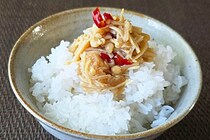 レンチンで爆ウマ！　えのきで作る「ピリ辛おかず」でご飯何杯もいけちゃう