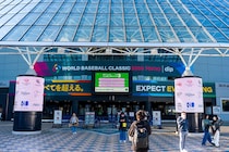 元オリックス外国人選手、WBC日本戦“外野席”に降臨し騒然　日本流の応援見て「最高のひととき」