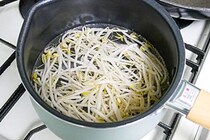 もやしを茹でて“材料2つ”加えるだけ　生産者イチオシの食べ方が最高だった
