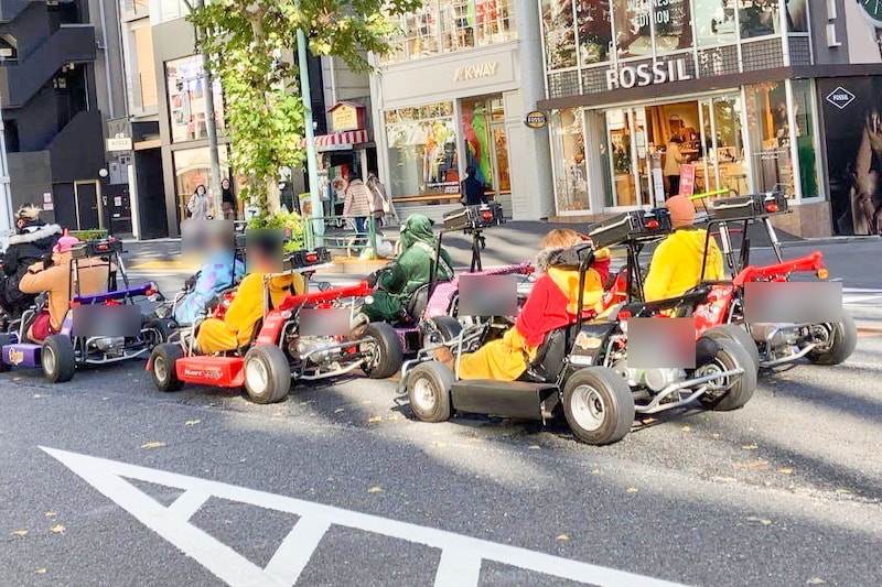 タクシー乗車中、横付けしてきた“アイツら”　ネット上では「自転車規制よりも先だろ」と怒りの声も…