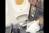 機内でモバイルバッテリー火災、武藤敬司氏が乗っていた便が欠航に　“ゾッとするような焼け跡”写真公開