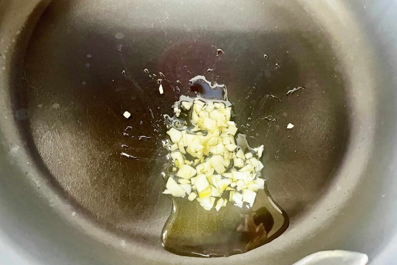 キャベツと桜エビの塩昆布炒め