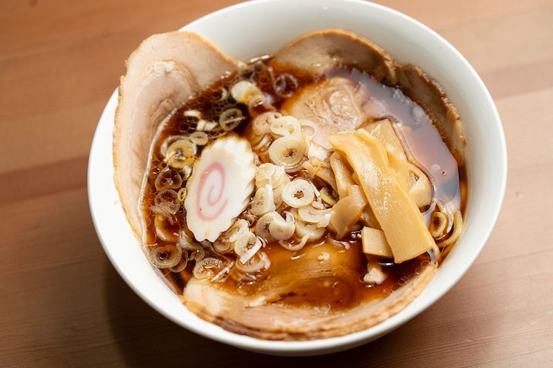 ラーメンは「13分以内」に食べるのがマナー？　人気ラーメン店主の“訴え”がネットで反響「店が潰れる」