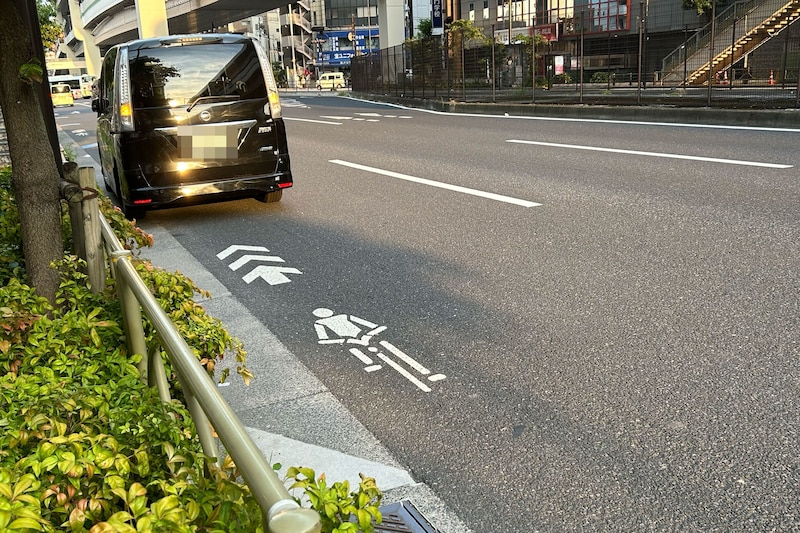 自転車のハンドサイン「合図不履行」が罰金5000円の対象に 「警察官は守ってる?」と疑問の声相次ぐ