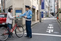 自転車で一時停止せず…警察から“違反切符”　「手の指紋をとられて」「めちゃくちゃ動揺」